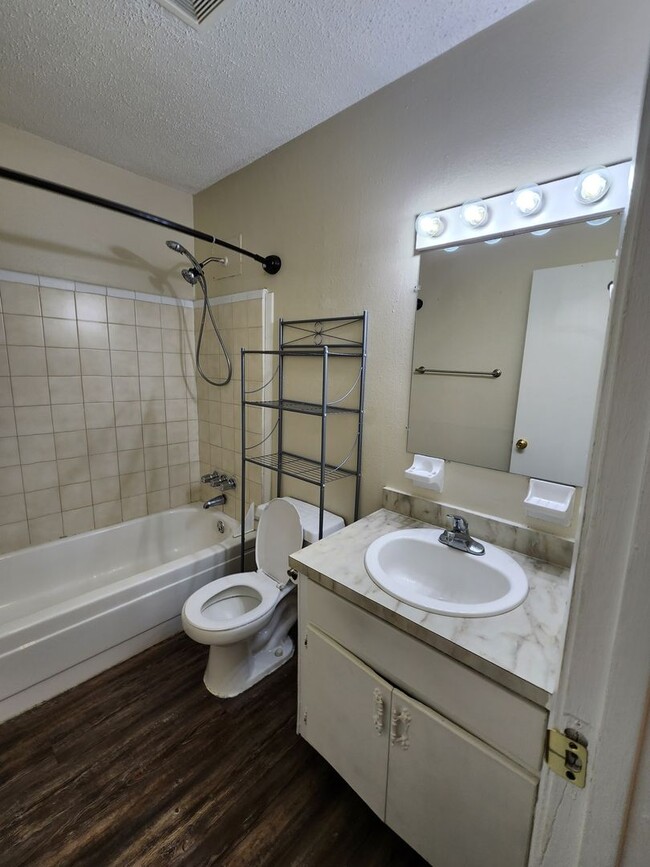 Building Photo - Coming Soon -2 Bedroom 1 Bath -Duplex Lake City
