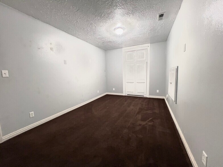 Building Photo - 6291 Liza Ln