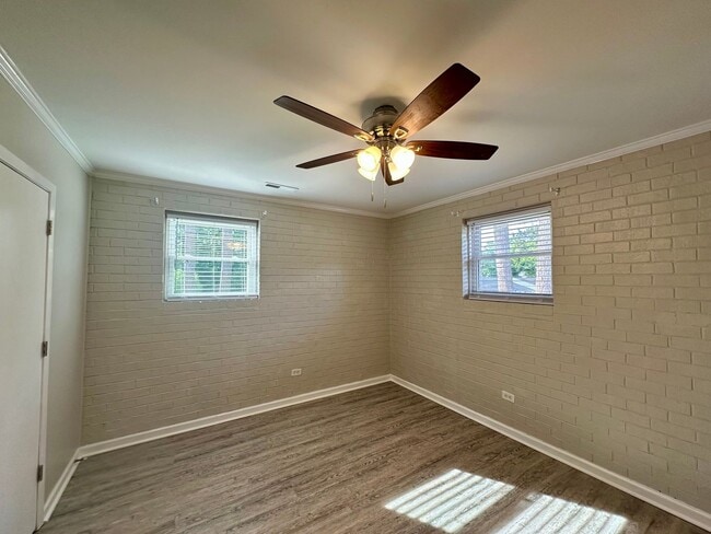 Building Photo - SEAGATE VILLAGE - Located off Greenville A...