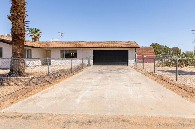 Building Photo - 72654 Sunnyslope Dr