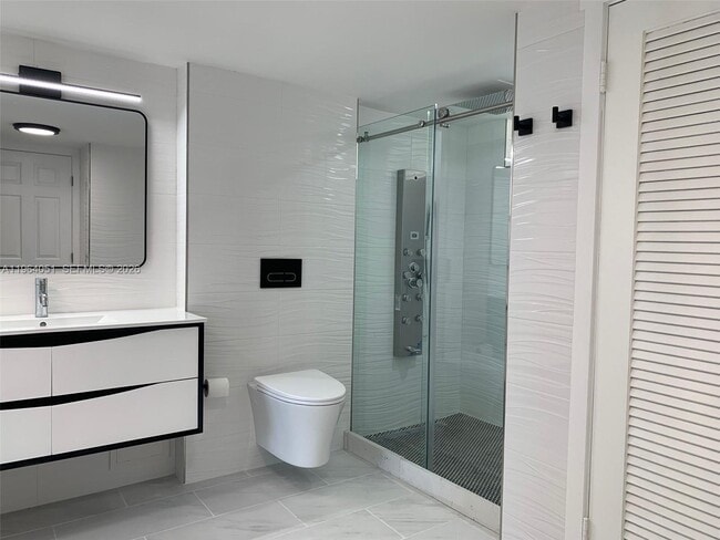 Building Photo - 2980 Point E Dr