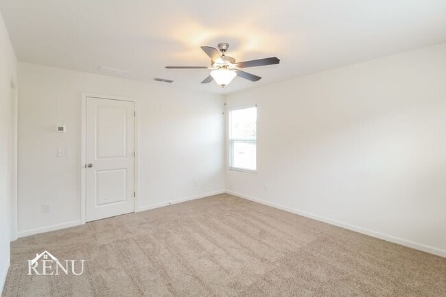 Building Photo - 3085 Calcutta St