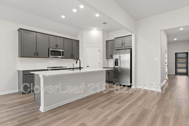 Building Photo - 200 Swinging H Ln