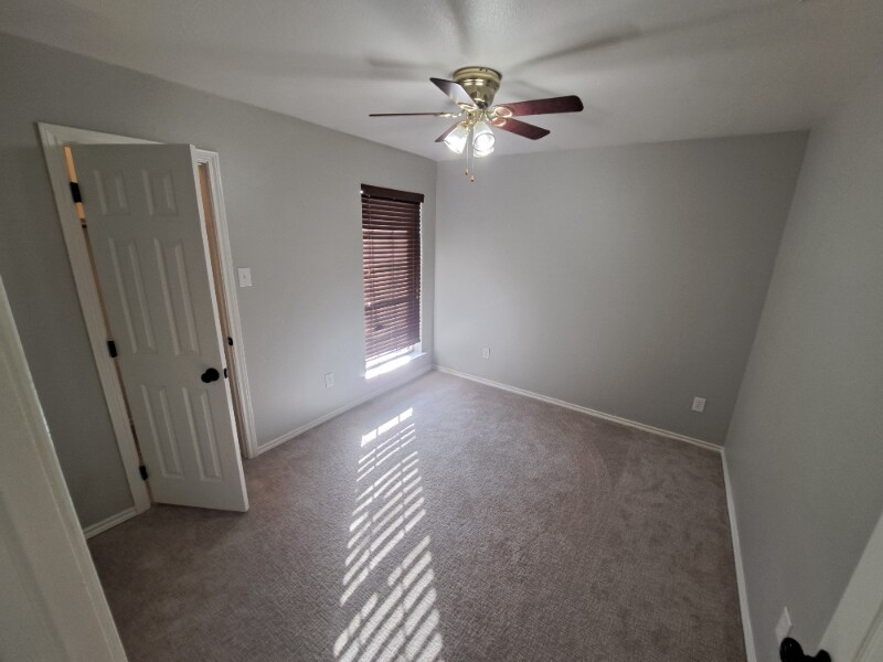 Building Photo - 2512 Crystal Falls Dr