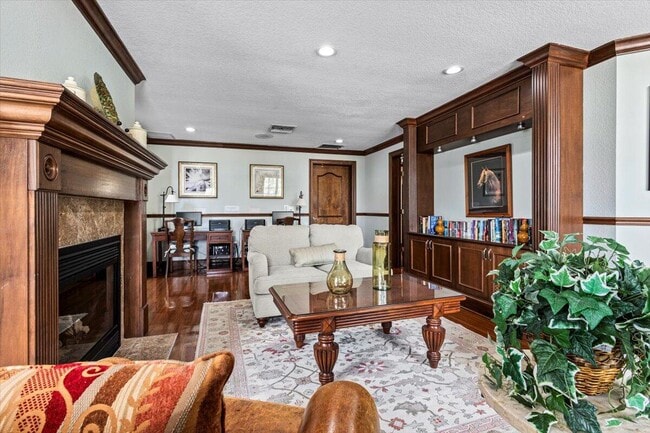 Building Photo - 110 SW Peacock Blvd