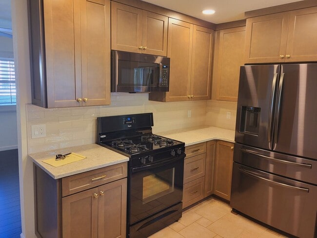 Building Photo - 1033 Meadow Way