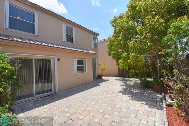 Building Photo - 10691 NW 12th Dr