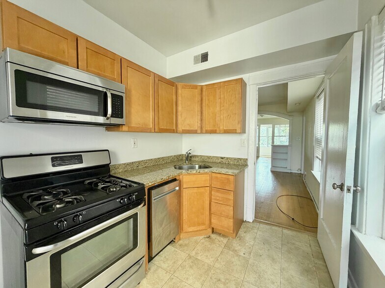 Building Photo - 2659 N Saint Louis Ave