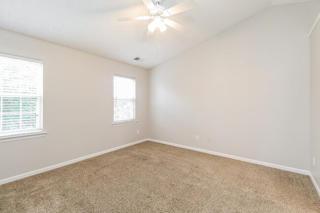 Building Photo - 15239 Pangborn Pl
