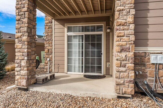 Building Photo - Ground Floor! No Stairs! 2Bed / 2 Bath Condo in Englewood!