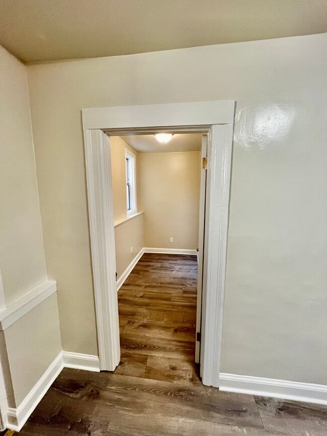 Building Photo - PM0206