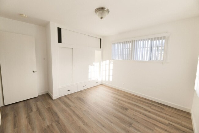 Building Photo - 810 Buena Vista