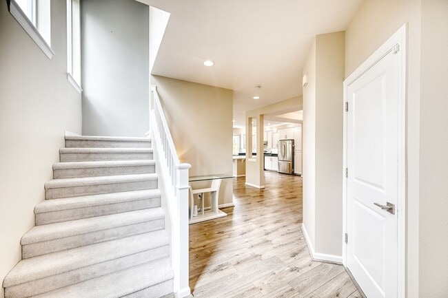 Building Photo - Spacious 4-Bed Home in the Northshore School District