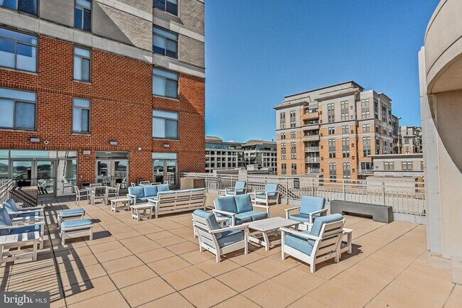 Building Photo - 3600 S Glebe Rd