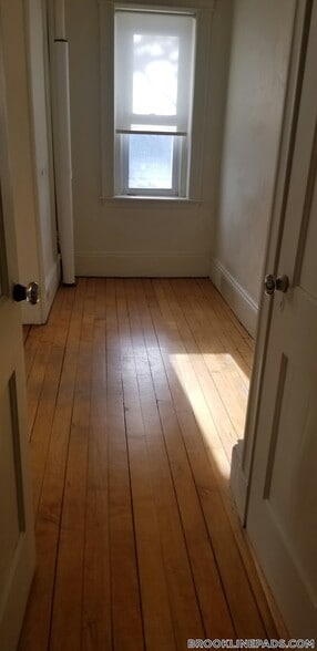 Building Photo - 1822 Beacon St