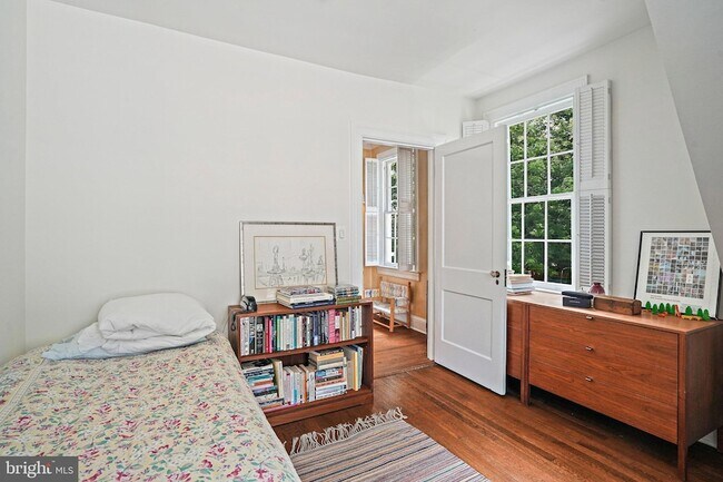 Building Photo - 3612 Albemarle St NW