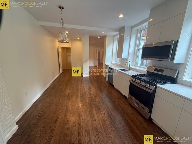 Building Photo - 1755 Beacon St