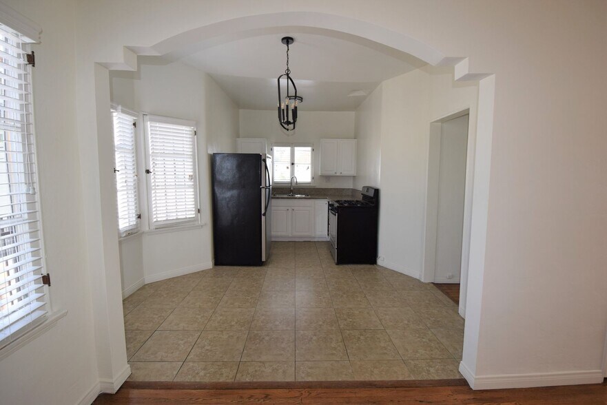 Building Photo - 1415 S Sierra Bonita Ave