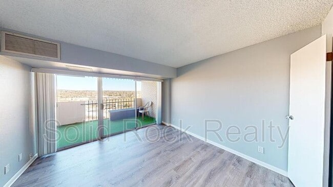 Building Photo - 411 Lakewood Cir