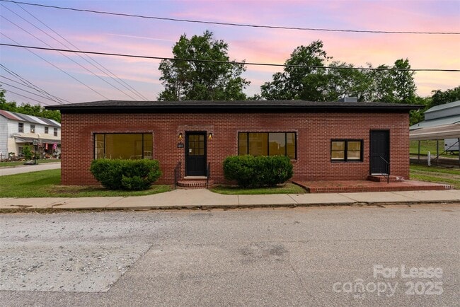 Primary Photo - 412 Flat Dr