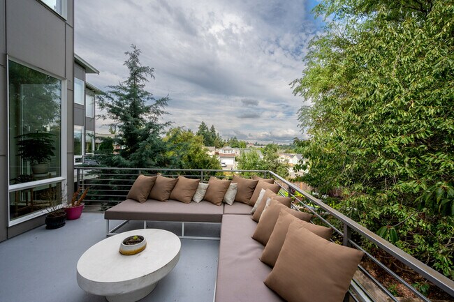 Building Photo - 3824 Renton Ave S