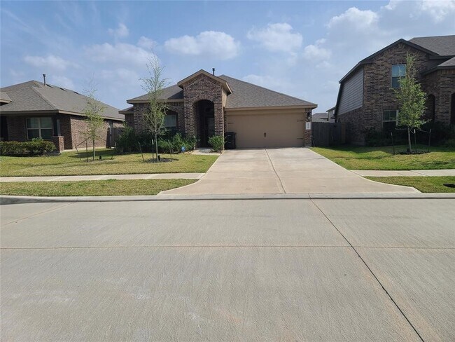 Building Photo - 18315 Pin Oak Lake Dr
