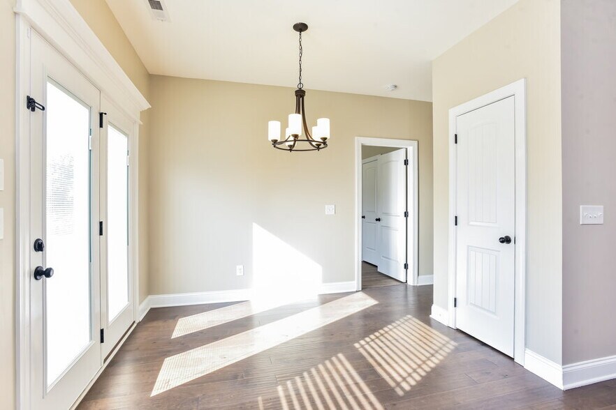 Building Photo - 575 Hollandale Rd