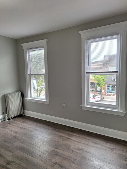 Building Photo - 98 Main St