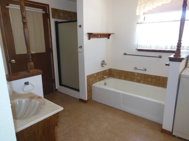 Building Photo - Mid Century Cutie on 2.5 Acres
