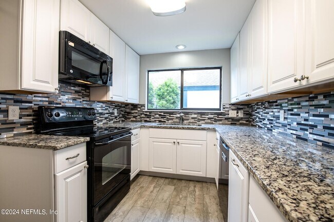 Building Photo - 11448 Sugar Maple Pl S