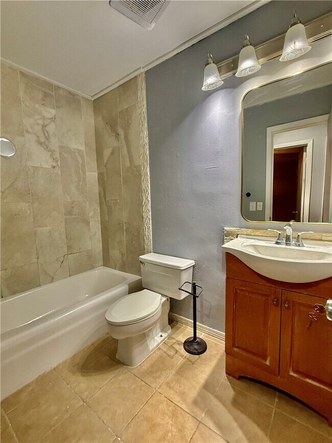 Building Photo - 20 Annette Ln