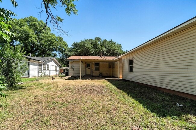 Building Photo - 3625 N 9th St