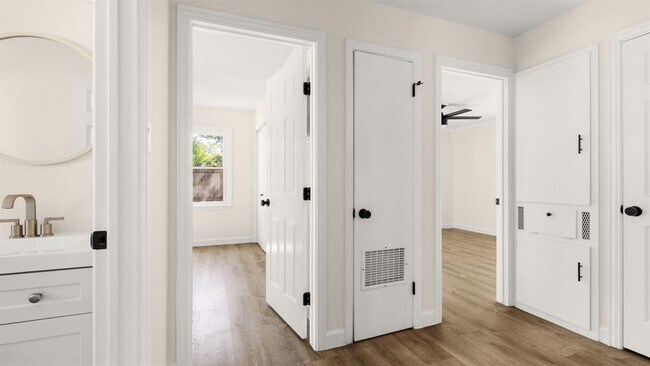 Building Photo - 2118 Fordham Ln