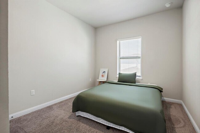 Building Photo - 8013 Lennon Dr