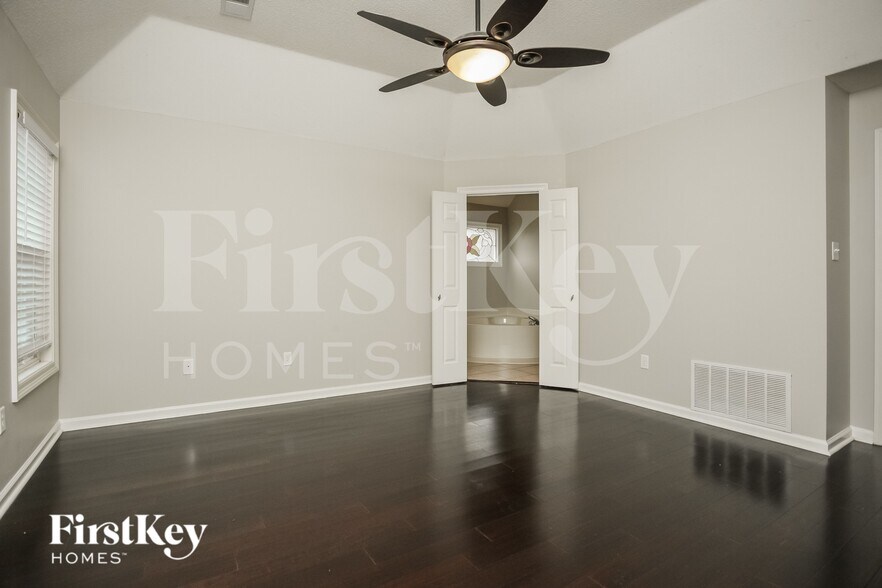 Building Photo - 662 Eden Brook Ln