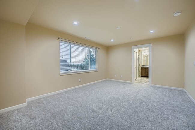 Building Photo - Stunning 3BD / 3BA Redmond Home. Spacious, Updated & Designed for Comfort!