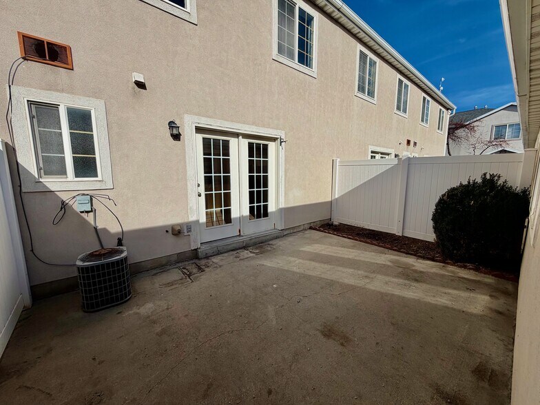 Building Photo - 88 Hampton Pl