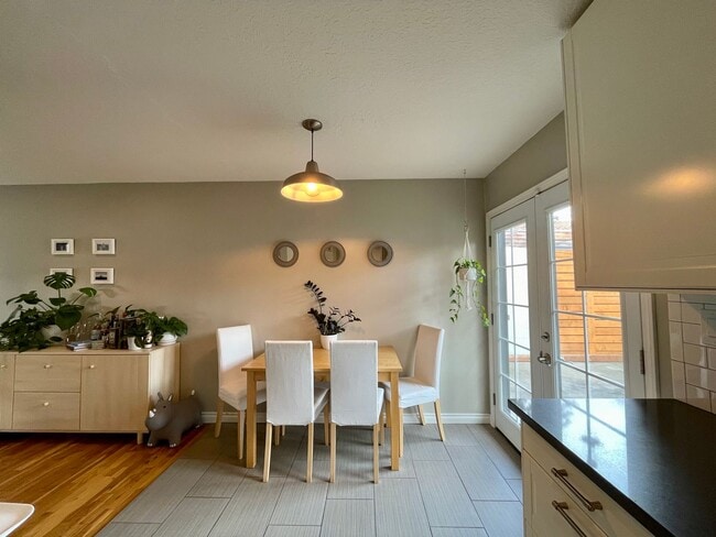 Building Photo - Charming 3Bed 2Bth Montavilla Neighborhood with Detached Additional Living Area and Backyard Grea...