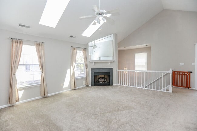 Building Photo - Bright 2BR/2BA Condo with Skylights & Patio