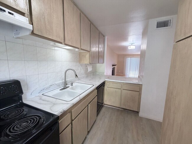 Building Photo - 5700 Baltimore-208