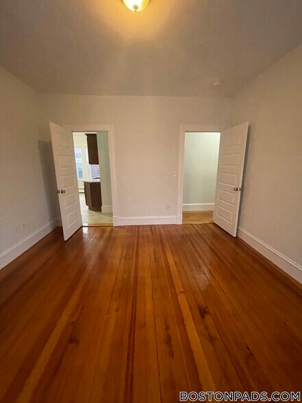 Building Photo - 15 Romsey St