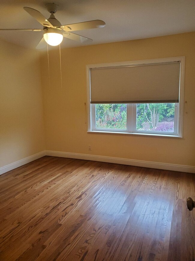 Building Photo - 1206 Drown Ave