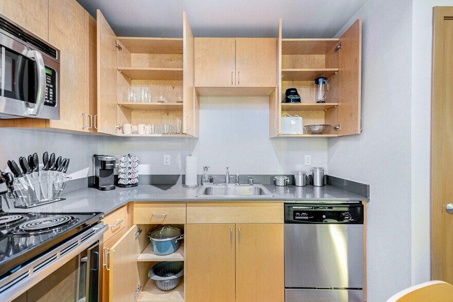 Building Photo - 2820 17th Ave S