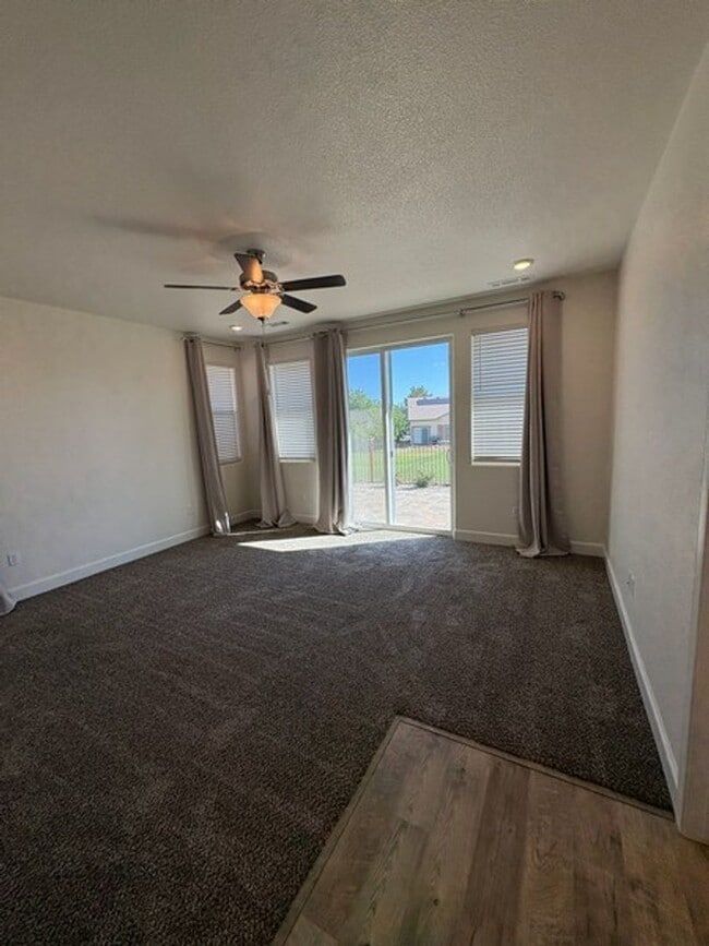 Building Photo - Spacious Four Bedroom off the Golf Course in Fernley