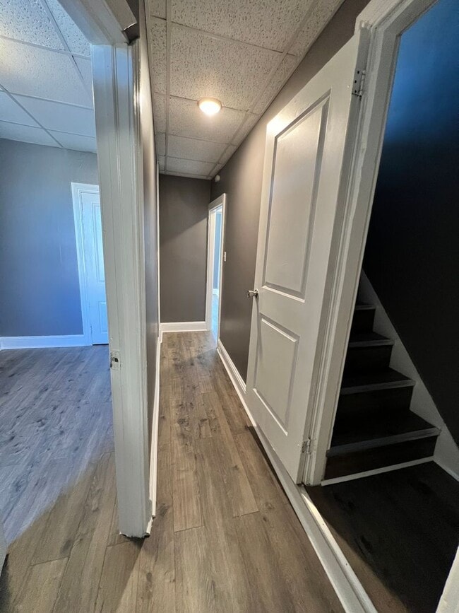 Building Photo - Fully Renovated 3 Bedroom 1 Bath Home Available