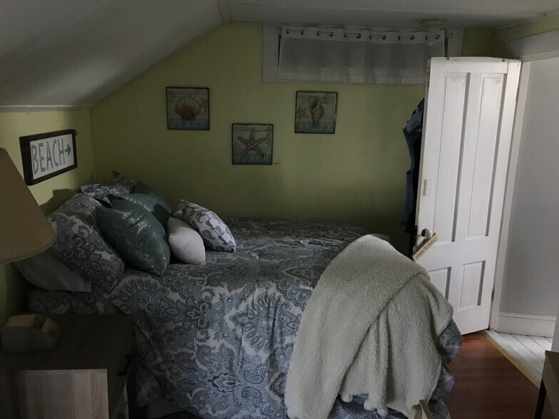 Building Photo - 11 Dean Ave