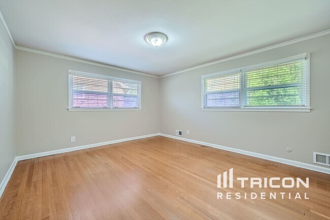 Building Photo - 4475 N Peachtree Rd