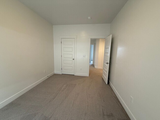 Building Photo - 2313 E Luciano Ln