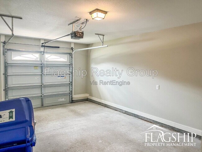 Building Photo - 2015 Leighton Dr