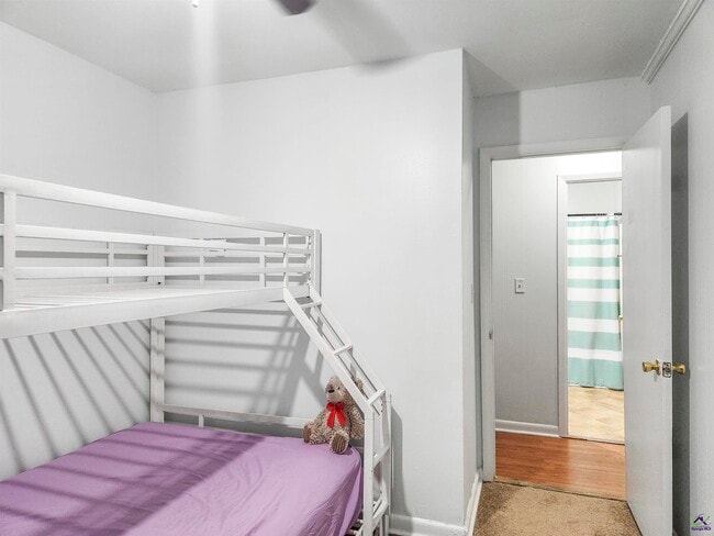 Building Photo - 106 Kingsbury Cir